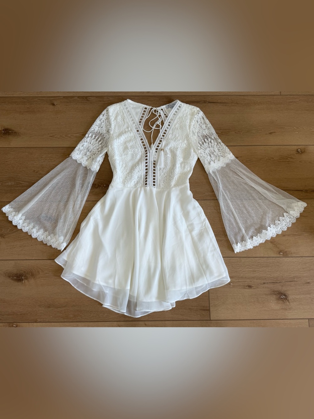 Two Sisters Women's White Lace Bell-Sleeve Dress